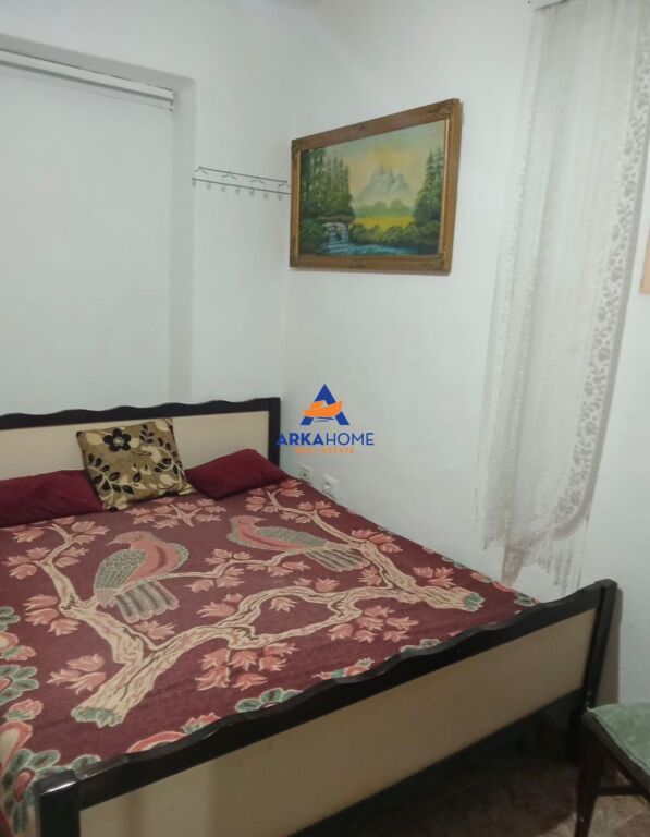 JEPET APARTAMENT ME QERA 2+1 "TEK RRUGA E ELBASANIT " 40.000 LEKE