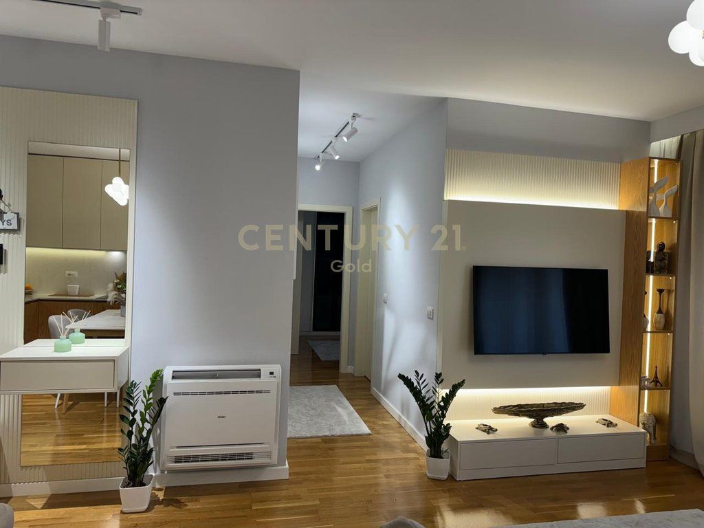 Appartamento di Lusso 1+1 + Posto Auto in Affitto vicino a Piazza Skënderbej (Centro), Via Barrikadave!