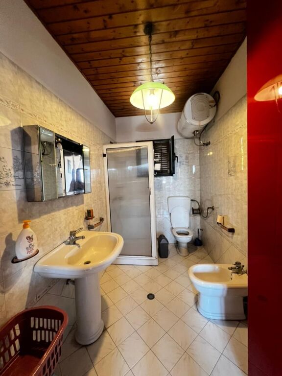 JEPET ME QERA APARTAMENT 2+1 PRANE AMFITEATRIT, DURRES