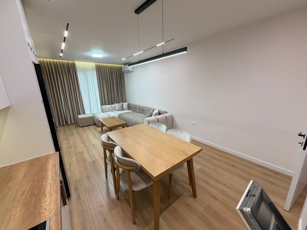 🏡 Jepet me qira super apartament 2+1+2  📍 Yzberisht, tek KMY, përballë Fitness Bar UNIK   💶 Çmimi: 60,000 Lekë/muaj  