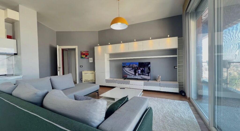 🏢Kopshti Botanik,prane Xhamise Selite jepet me qera apartament 2+1+2,i mobiluar.80,000Leke