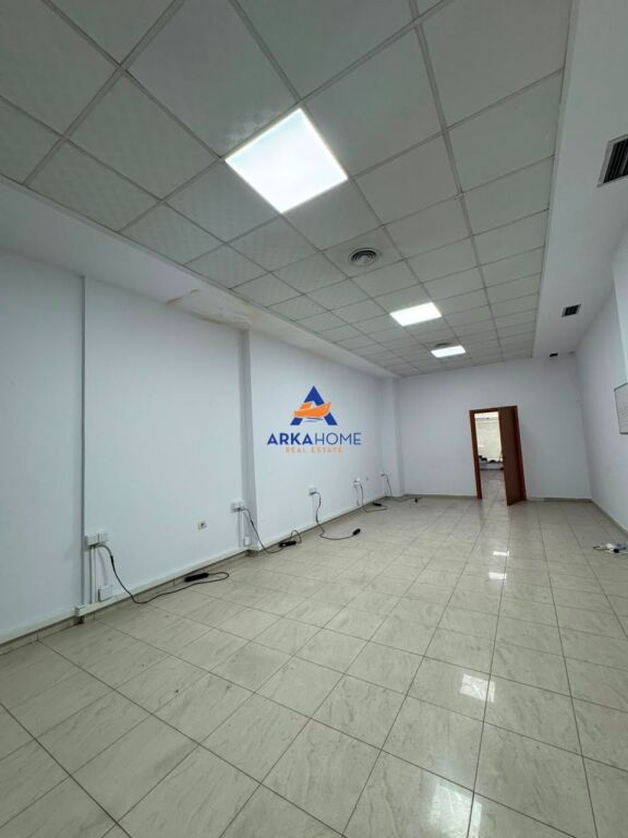 JEPET ZYRE ME QERA 214M2 "BLLOK" 4700 EURO