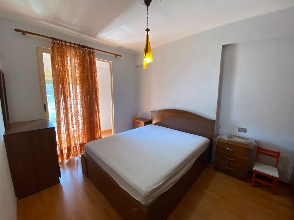 Qera, Apartament 1+1, Ruga e Barrikadave, Tiranë. 530 €