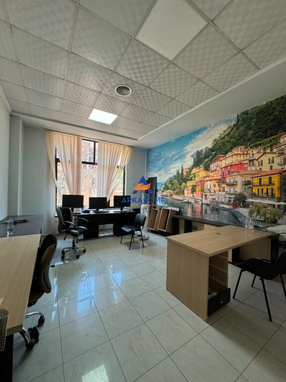 JEPET ZYRE ME QERA 214M2 "BLLOK" 4700 EURO