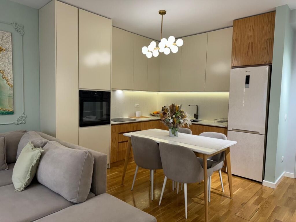 JAPIM ME QIRA APARTAMENT 1+1 +POST PARKIMI , Rr Barrikadave!