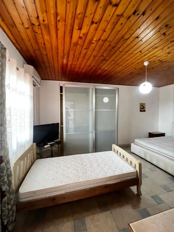 JEPET ME QERA APARTAMENT 2+1 PRANE AMFITEATRIT, DURRES