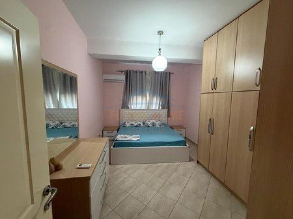 Shitet, Apartament 2+1, Liqeni i Thate, Tirane.