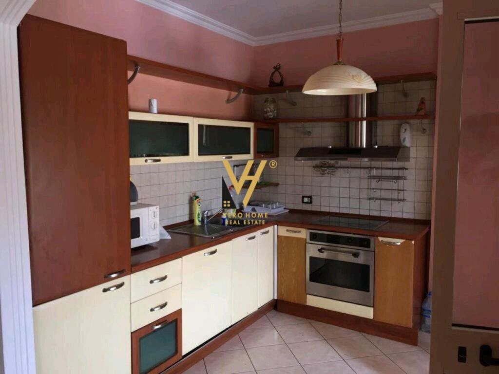 JEPET APARTAMENT 2+1+BLK ME QERA TE STACIONI I TRENIT 750 EURO