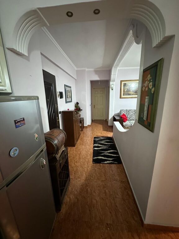 2+1,pallat me ashensore,laprake te klinika globe,550 mije leke