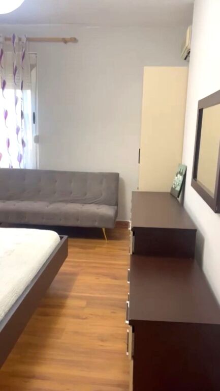 Jepet me Qera Apartament 1+1 tek Rruga Qemal Stafa ne Xhamllik