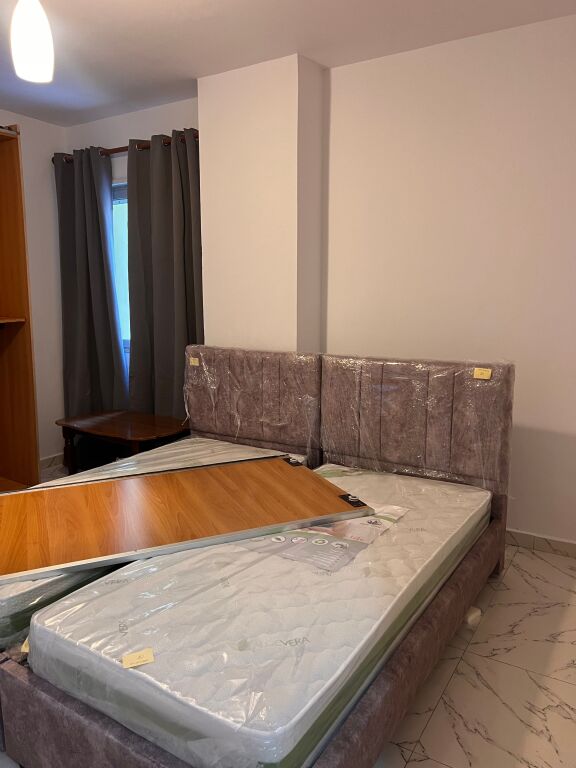 Jepet me qira 1+1 GLOBE PERBALLE DELIJORGJIT 500 mije leke