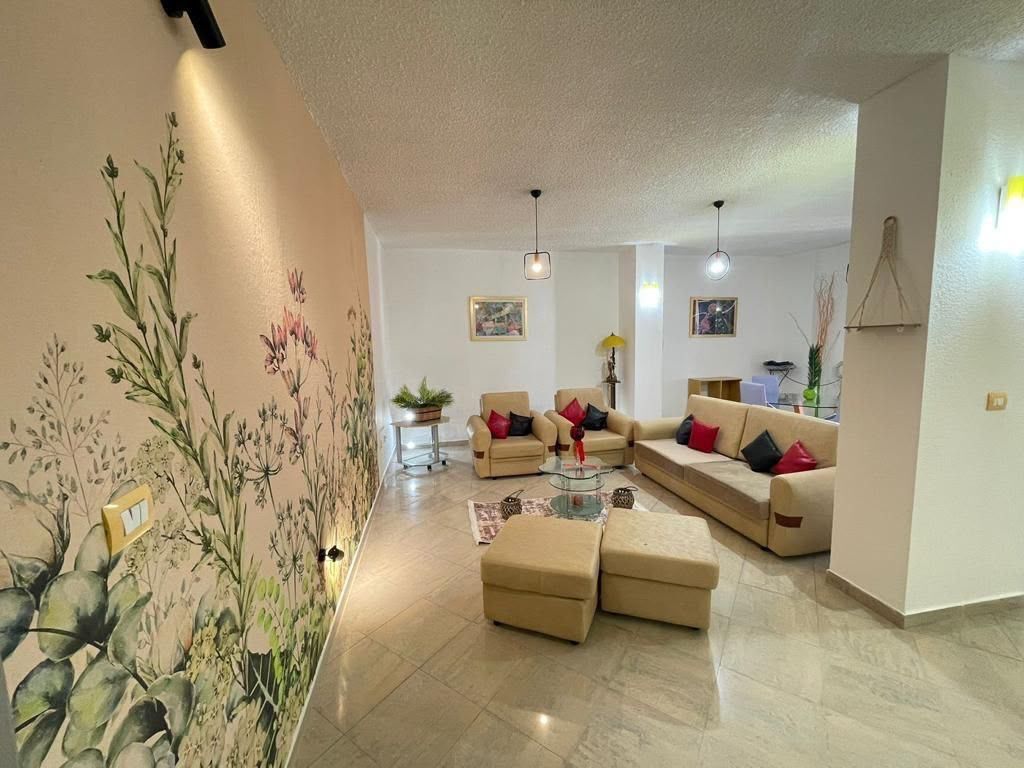 🏡 Jepet me qira apartament 2+1  📍 Adresa: Rruga e Kosovarëve