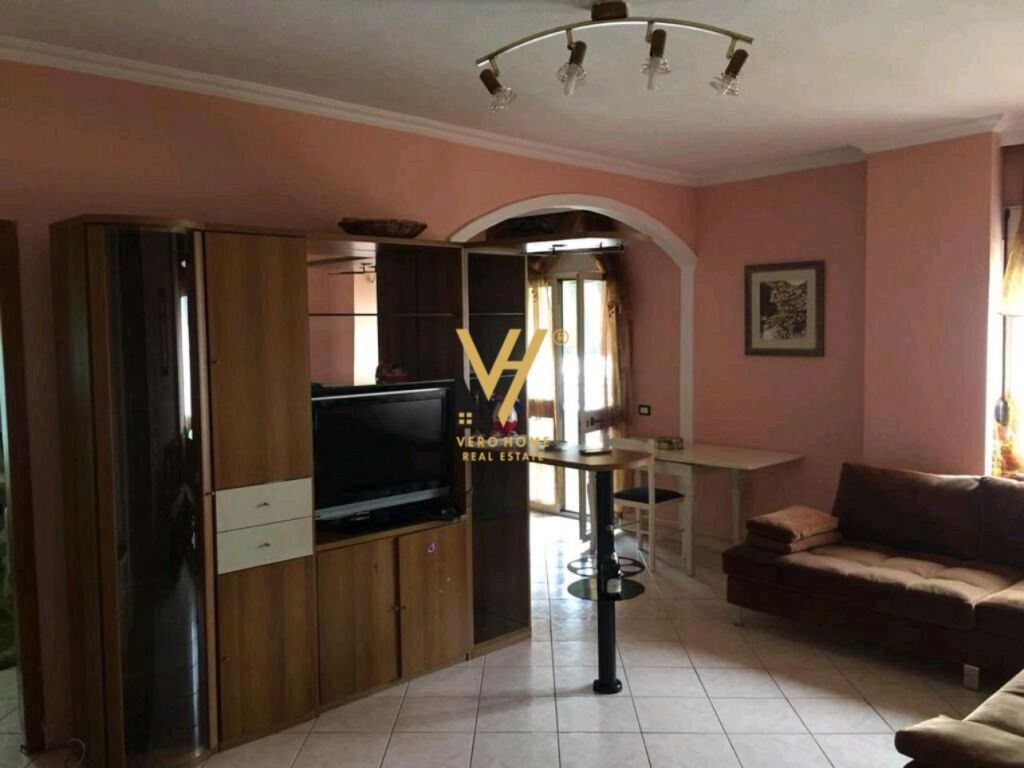JEPET APARTAMENT 2+1+BLK ME QERA TE STACIONI I TRENIT 750 EURO