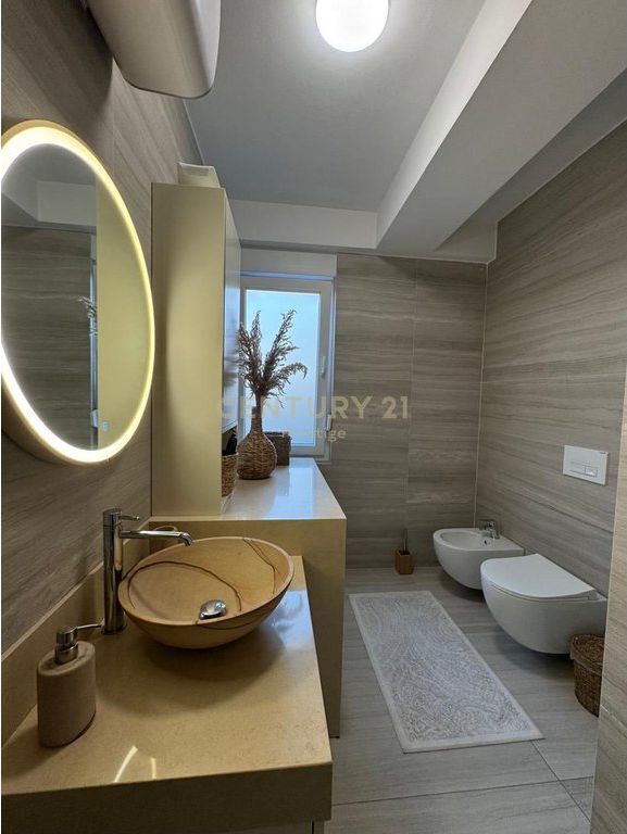 Apartament 1+1+Post Parkimi me qira te Rruga e Barrikadave