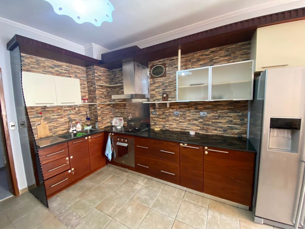 Qera, Apartament 1+1, Ruga e Barrikadave, Tiranë. 530 €