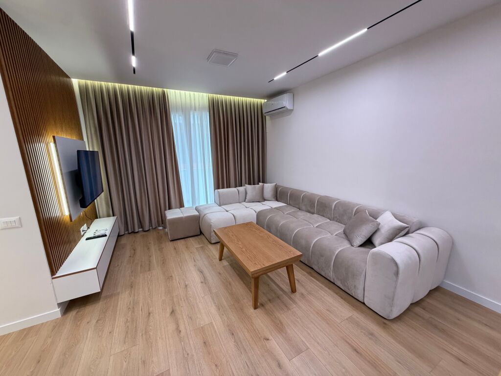 🏡 Jepet me qira super apartament 2+1+2  📍 Yzberisht, tek KMY, përballë Fitness Bar UNIK   💶 Çmimi: 60,000 Lekë/muaj  