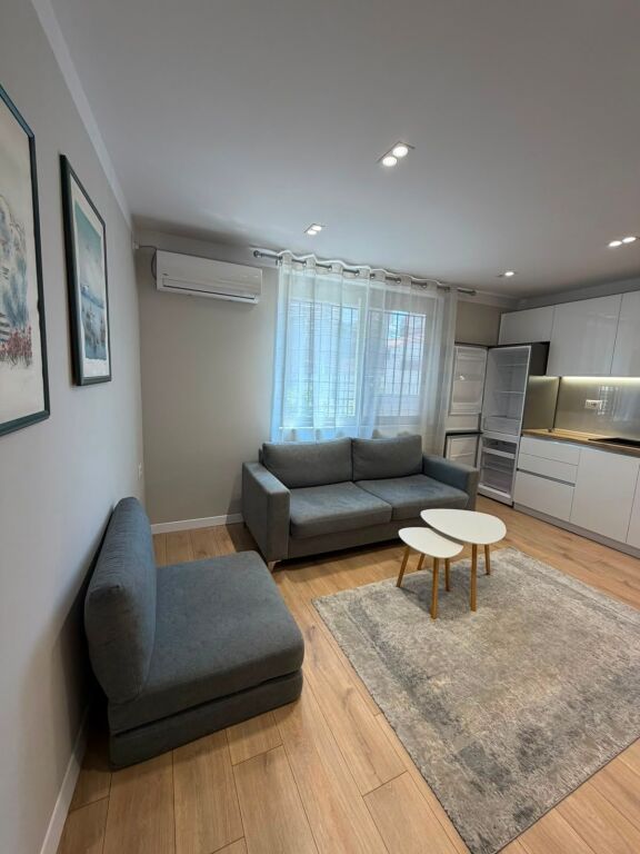 Qera | Apartament 1 + 1 | Shkolla 9-vjeçare \”E Kuqe\” | 600 €/muaj