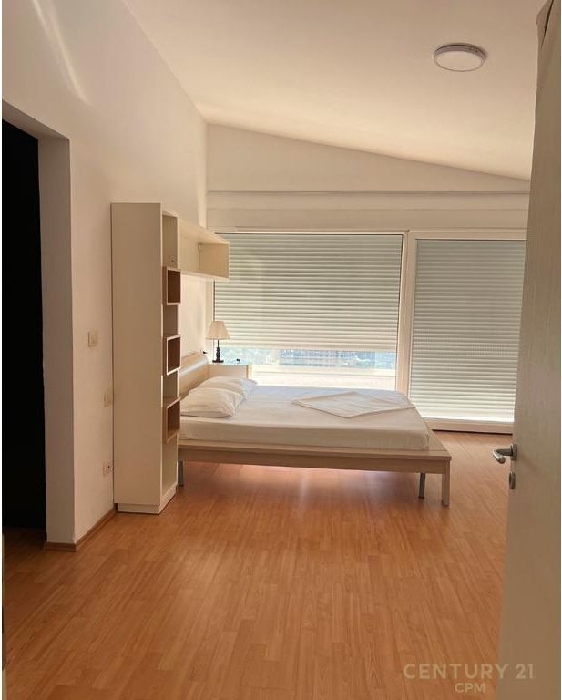 SHITET VILE ME PISHINE, Rezidenca KODRA E DIELLIT! 1,100,000 €
