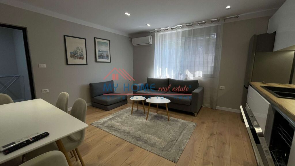 Apartament 1+1 me qira tek Shkolla e Kuqe Tirane