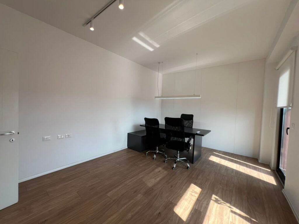 Business premises, office for rent at Garden Building, Kavaja Street, 21 Dhjetori.