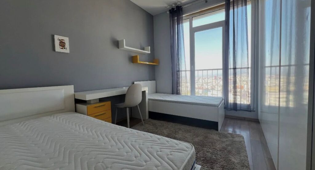 🏢Kopshti Botanik,prane Xhamise Selite jepet me qera apartament 2+1+2,i mobiluar.80,000Leke