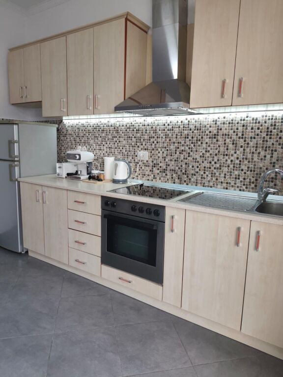 APARTAMENT ME QERA 1+1 21 DHJETORI 60.000 LEKE FH-82190