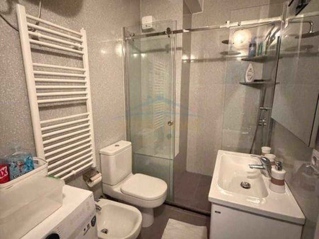 Shitet, Apartament 2+1, Liqeni i Thate, Tirane.