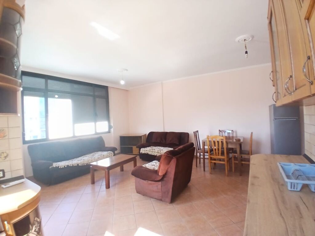 Jepet Me Qera Apartament 2+1+2 Tualete +2 Ballkone