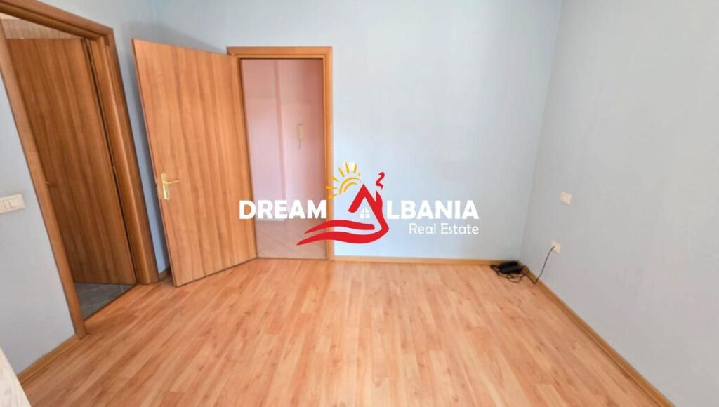 Apartament 2+1+2 me Qera Tek Pazari i Ri ne Rrugen Beqir Luga ne Tirane (ID 42214776)