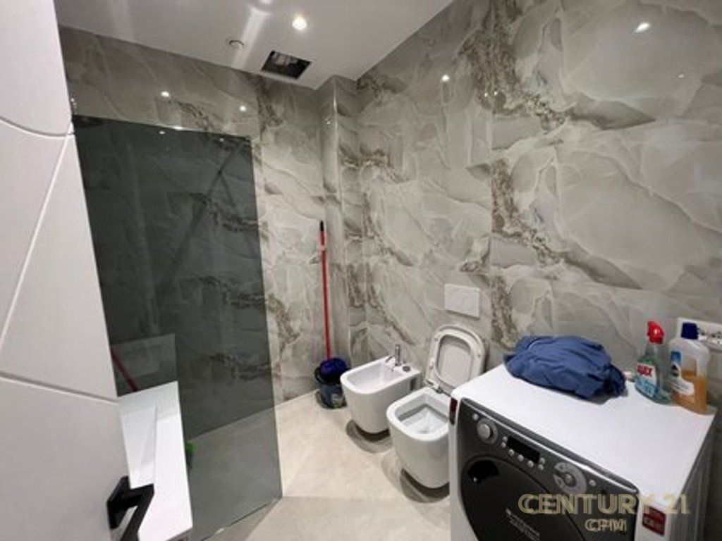 JAPIM PER QIRA APARTAMENT 2+1+2 TEK LIQENI I THATE! 750 € /Muaj