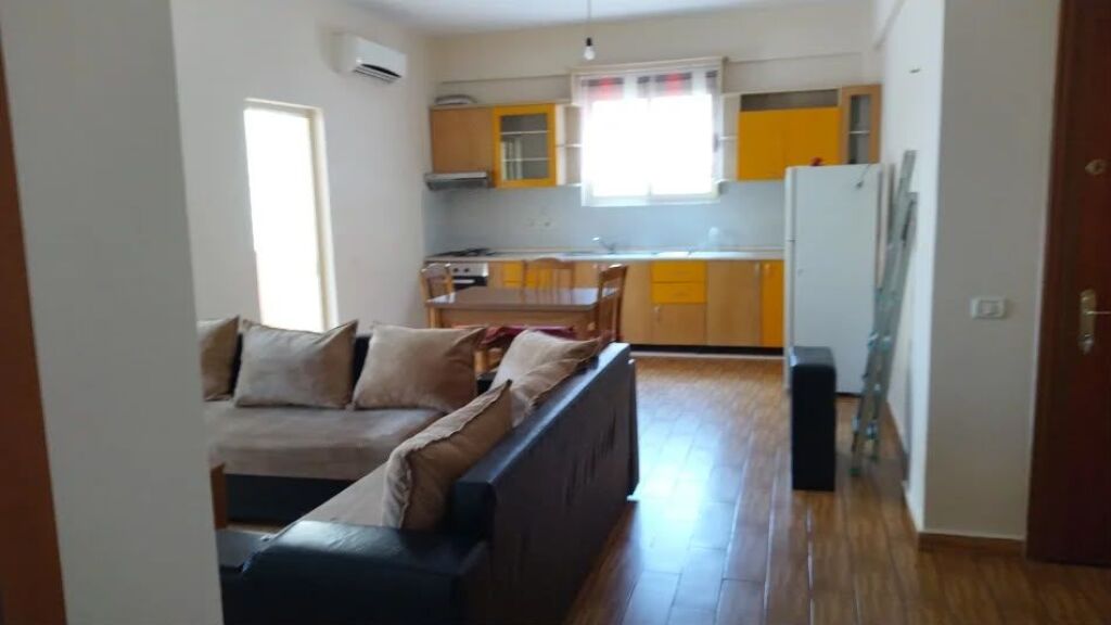 JEPET APARTAMENT ME QERA 1+1, KOMUNA E PARISIT