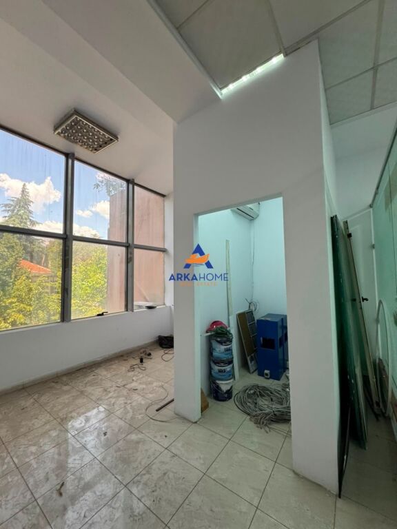 JEPET ZYRE ME QERA 214M2 "BLLOK" 4700 EURO