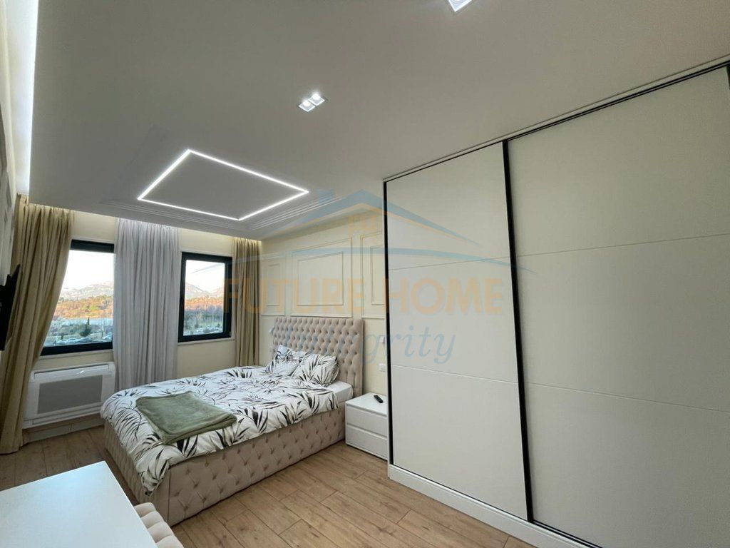 Qera, Apartament 2+1+2+2 Poste parkimi, Liqeni i Thatë, Tiranë. 1,400 €