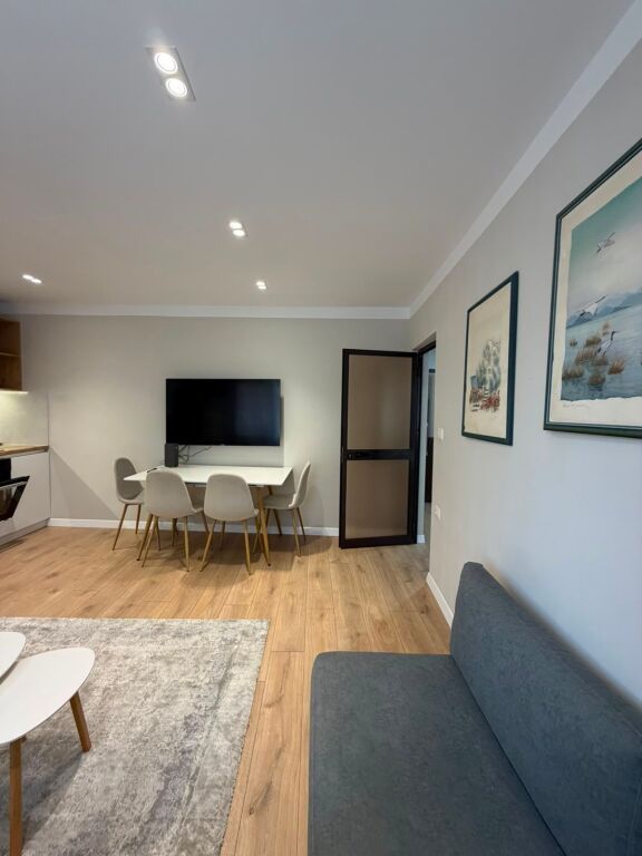 Qera | Apartament 1 + 1 | Shkolla 9-vjeçare \”E Kuqe\” | 600 €/muaj