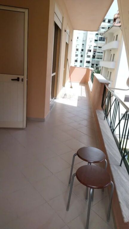 JEPET APARTAMENT ME QERA 1+1, KOMUNA E PARISIT