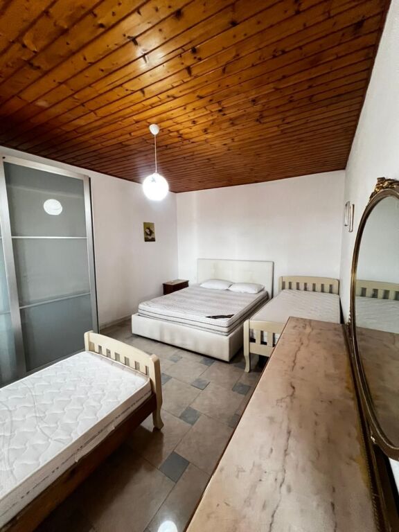 JEPET ME QERA APARTAMENT 2+1 PRANE AMFITEATRIT, DURRES