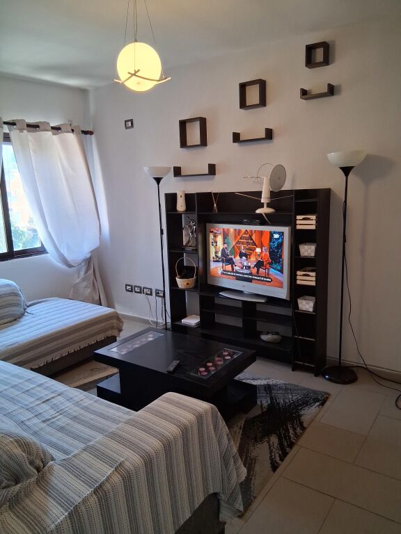 Ne zonen e Myslym Shyrit,jepet me qera apartament 2+1,i mobiluar  720Euro   