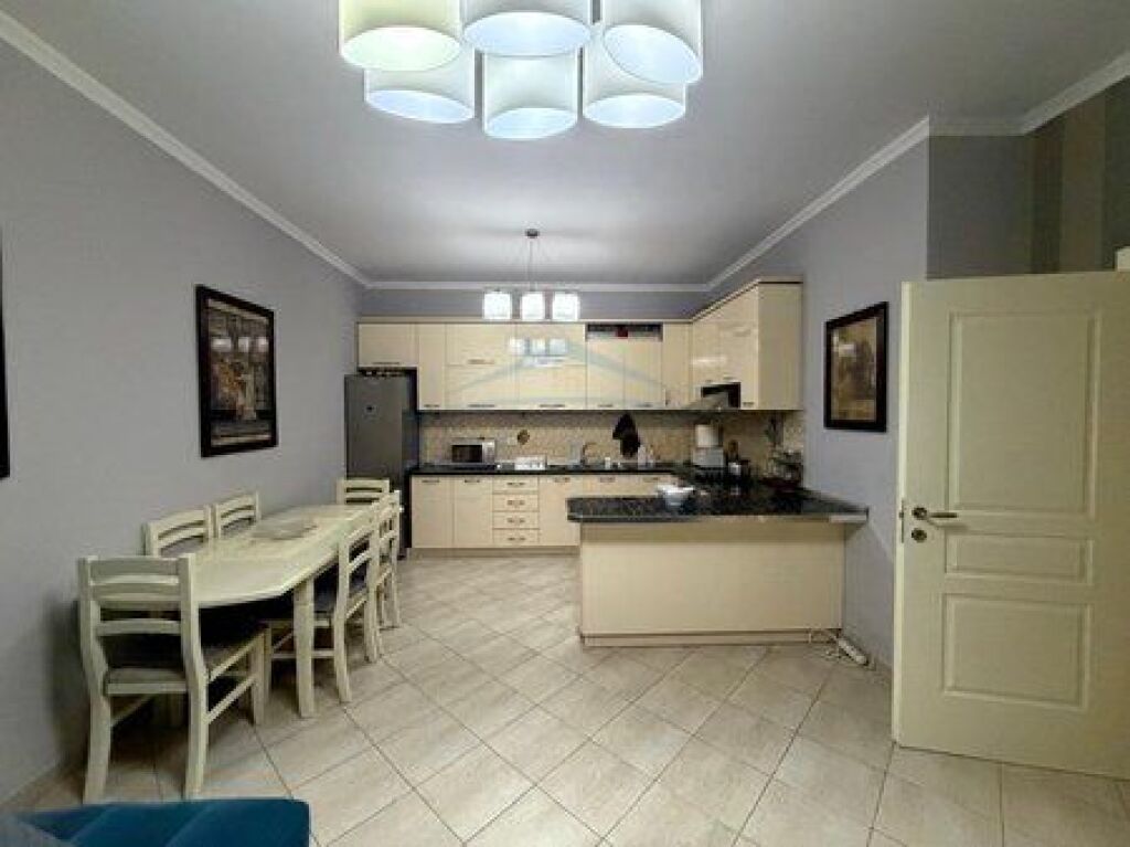 Shitet, Apartament 2+1, Liqeni i Thate, Tirane.