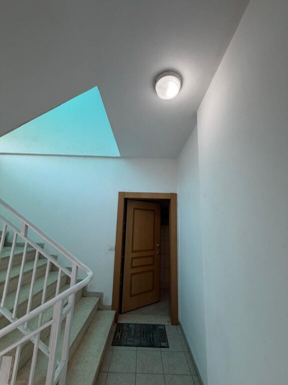 Shitet, Apartament 2+1, Liqeni i Thate, Tirane.
