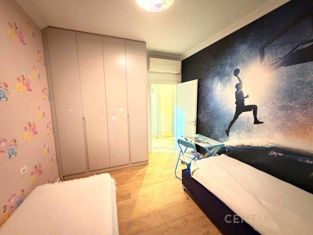VENDIAMO APPARTAMENTO 2+1+2 VICINO A KODRA DIELLIT 2 ! 230,000 €