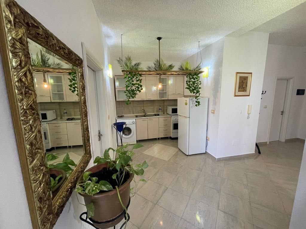 🏡 Jepet me qira apartament 2+1  📍 Adresa: Rruga e Kosovarëve