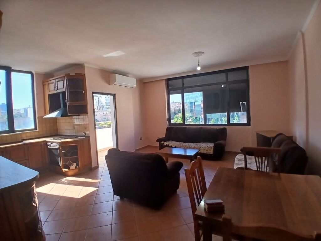Jepet Me Qera Apartament 2+1+2 Tualete +2 Ballkone