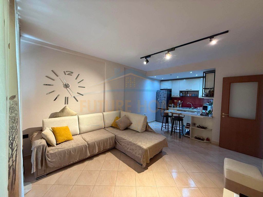 Shitet, Apartament 1+1+ Post Parkimi, Unaza e Re, Tirane  UNA71391