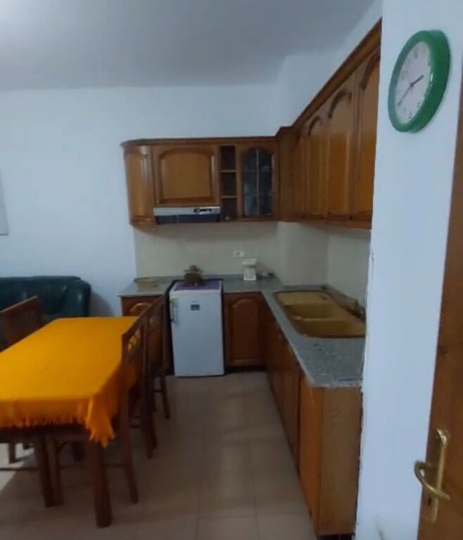 Apartament 1+1 me qira tek Medreseja tek Rryga e Dibres