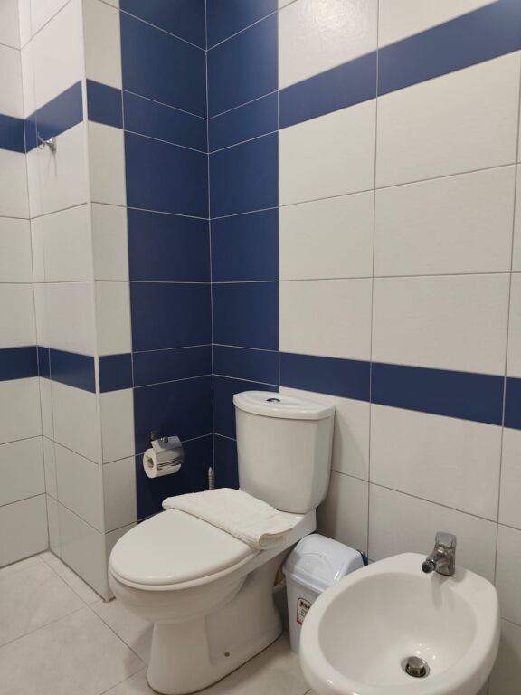🏢Ish Parku i Autobuzave,Rr.Ndre Mjeda jepet me qera apartament 1+1,i mobiluar 60,000Leke