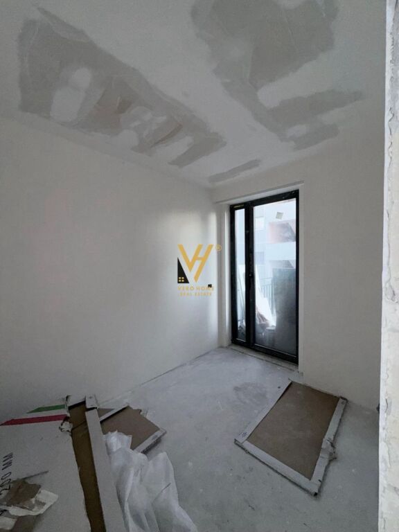 JEPET ZYRE 100 M2 ME QERA TE RRUGA E KAVAJES 1.000 EURO – pohled 2