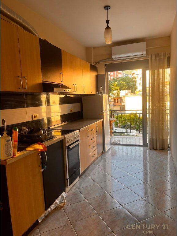 Apartament 1+1 per qira tek Fresku, Tiranë 400 euro