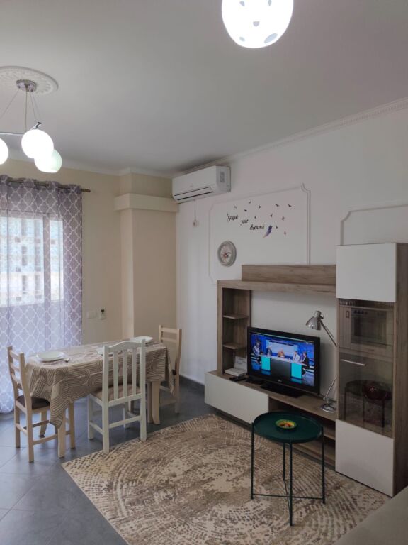 🏢Ish Parku i Autobuzave,Rr.Ndre Mjeda jepet me qera apartament 1+1,i mobiluar 60,000Leke