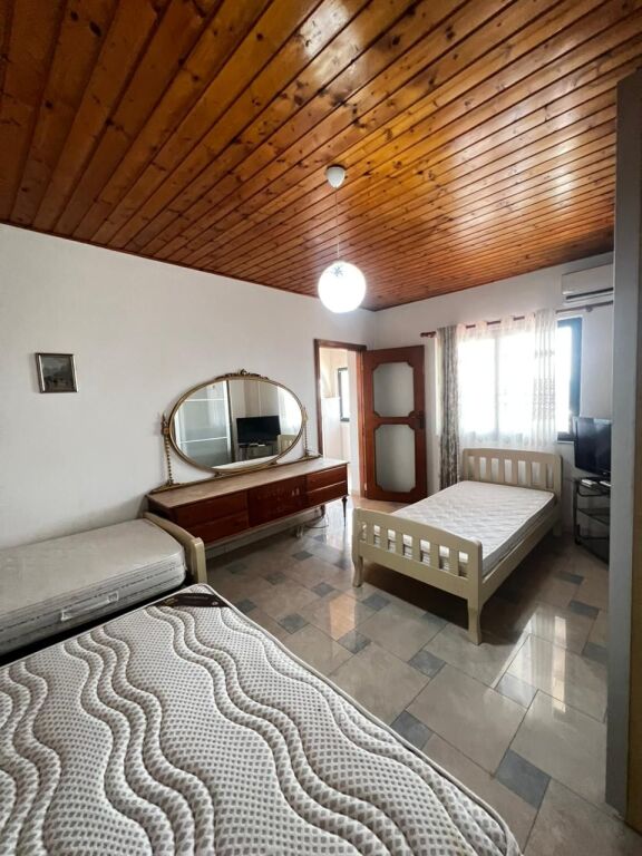 JEPET ME QERA APARTAMENT 2+1 PRANE AMFITEATRIT, DURRES