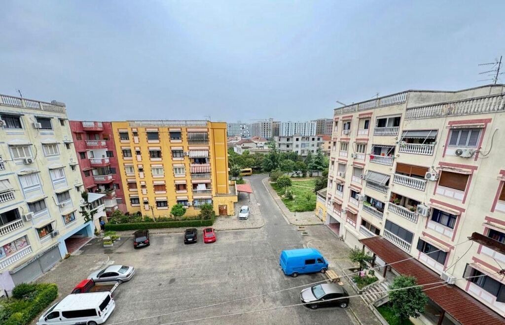 Jepet me qera apartament 2+1 Te Kthesa e Kamezes ,Kompleksi Malezjan